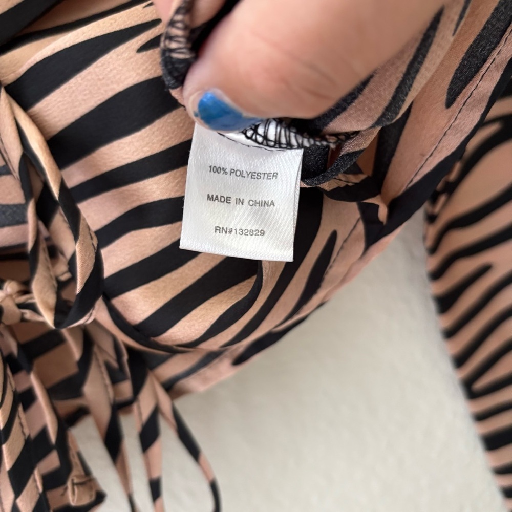 REVOLVE Superdown Tiger Print Tie Front‎ Top Size XS - Picture 9 of 10